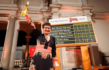 Premio Strega 2024: Donatella Di Pietrantonio trionfa con «L’età fragile», un romanzo per i diritti delle donne