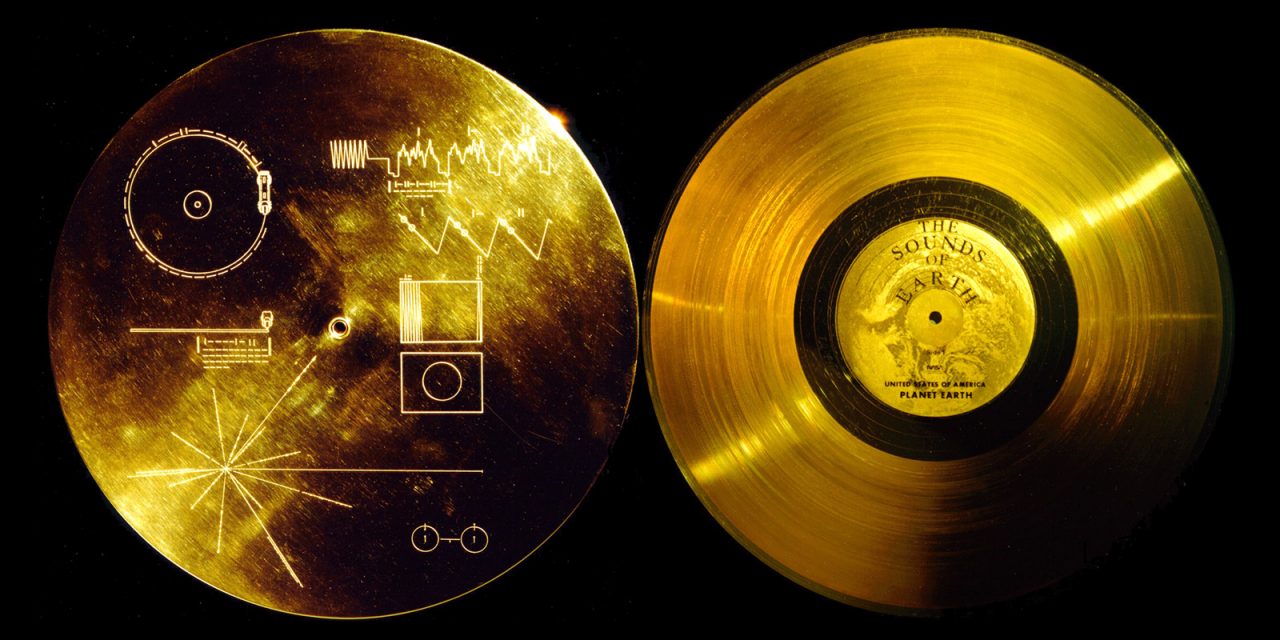 Il disco d’oro (Golden Record), lato A e lato B, a bordo delle sonde Voyager (fonte: NASA)