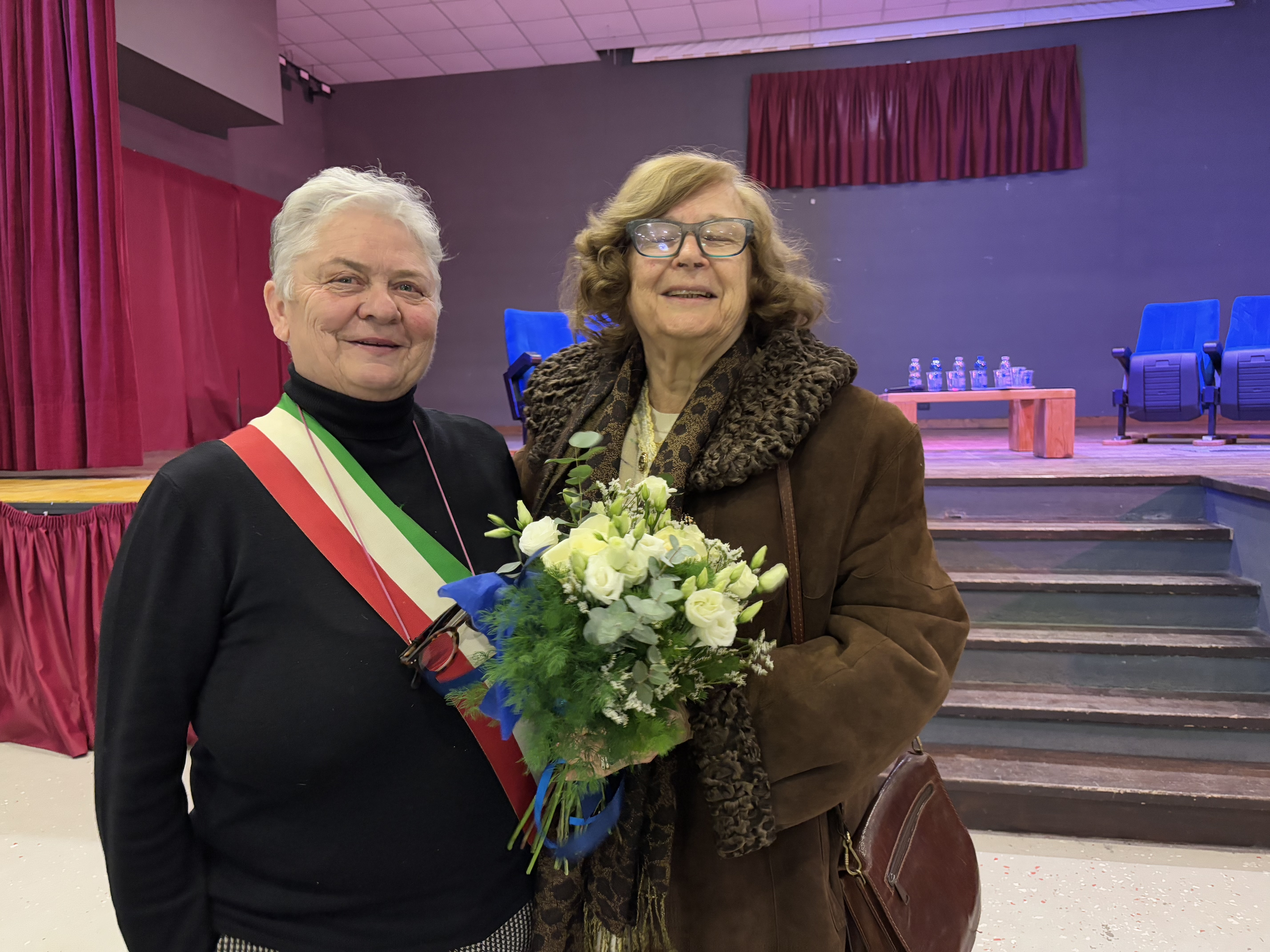 Il Sindaco Antonella Zoggia con Silvana Govich, esule da Pola